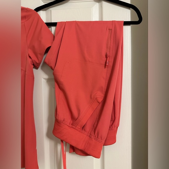 🪸 Ava Therese Synergy Stretch Scrub Set Like New ⭐️ - Picture 4 of 13